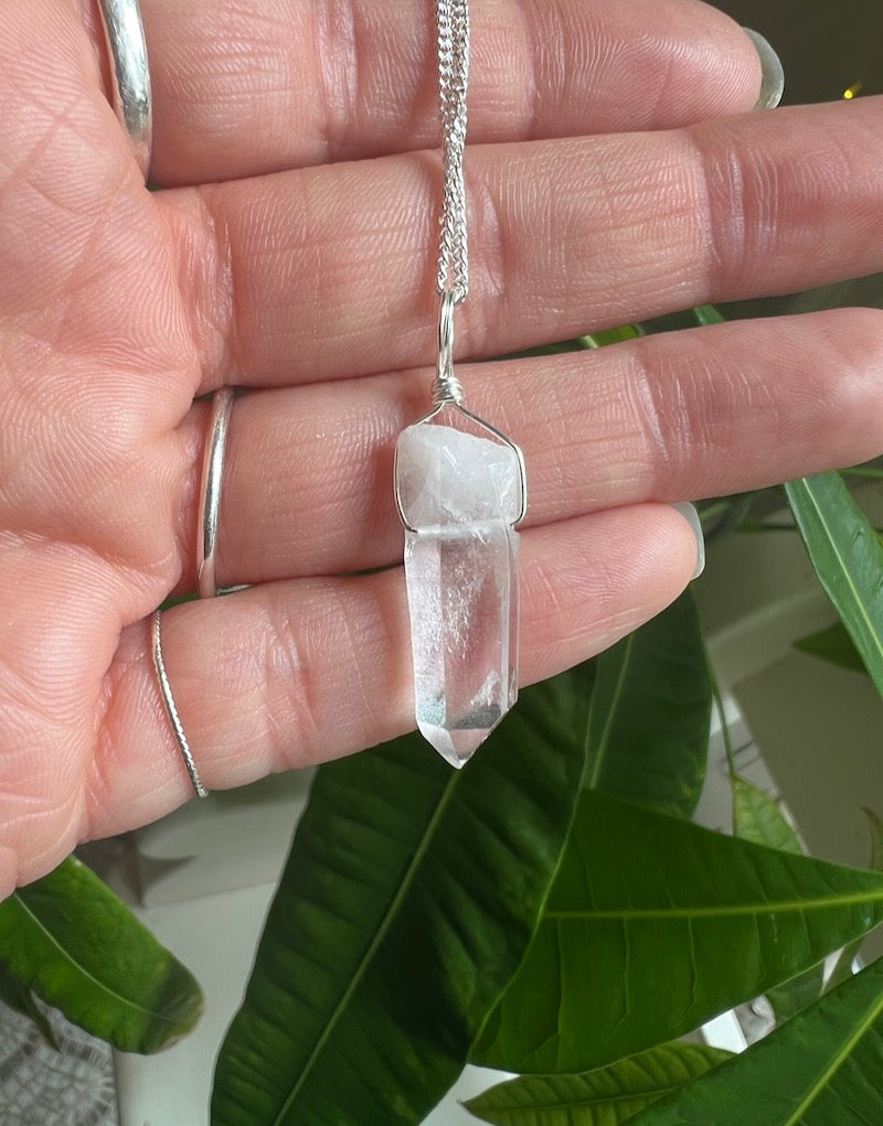QUARTZ - CLEAR PENDANT - RAW POINT