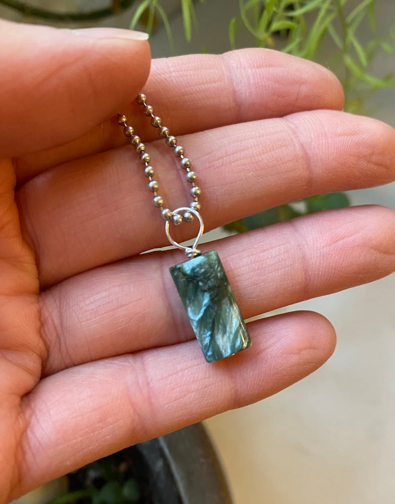 SERAPHINITE PENDANT