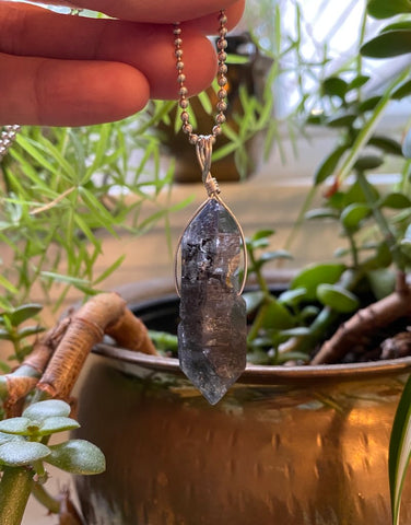 QUARTZ - TIBETAN PENDANT - D.T. POINT