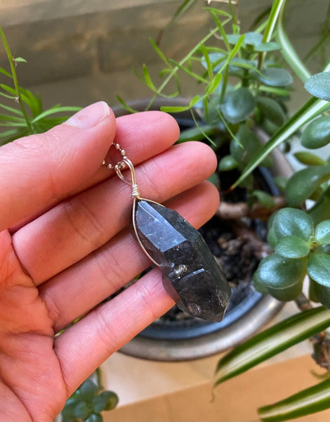 QUARTZ - TIBETAN PENDANT - D.T. POINT