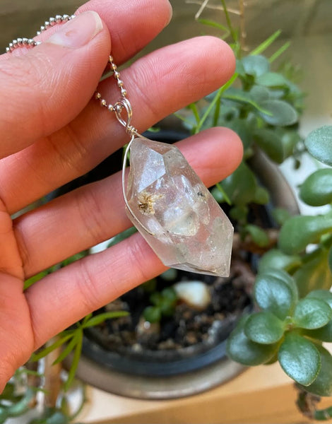 QUARTZ - TIBETAN PENDANT - D.T. POINT