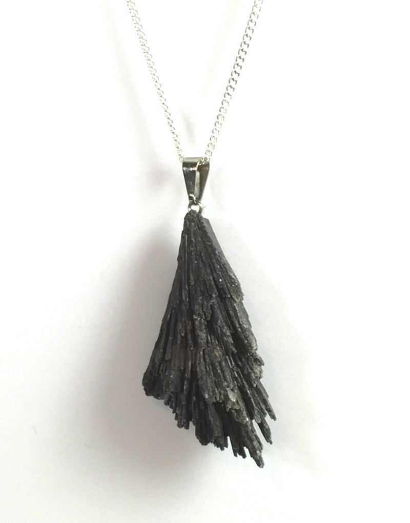 KYANITE - BLACK PENDANT - RAW NATURAL